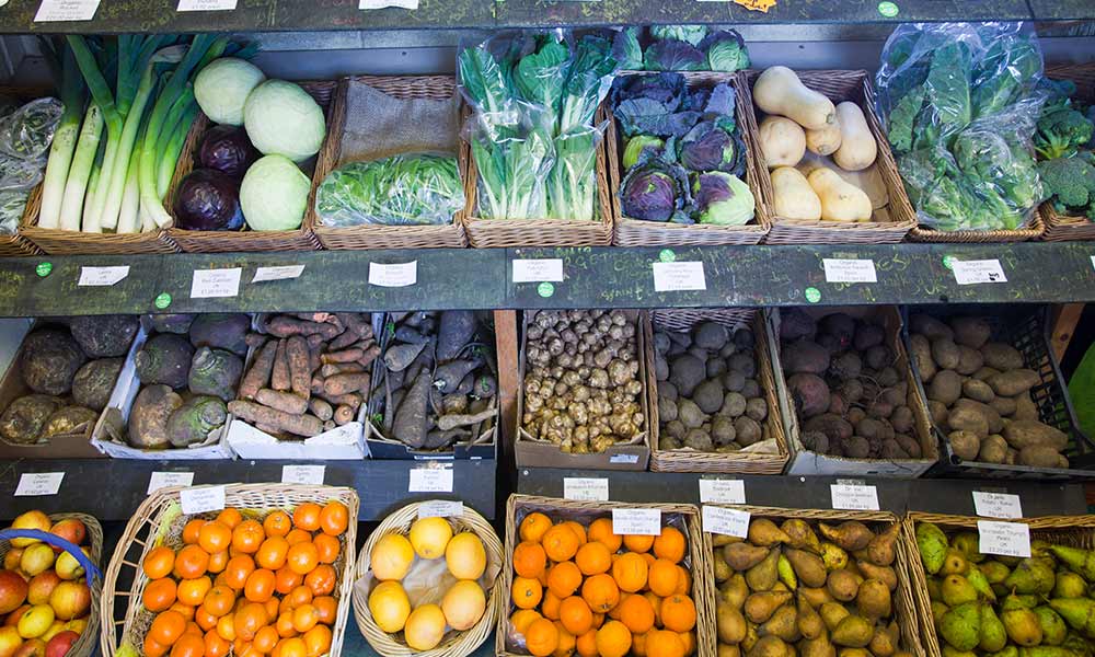 Organic fruit and vegetable shop, United Kingdom © Global Warming Images / WWF