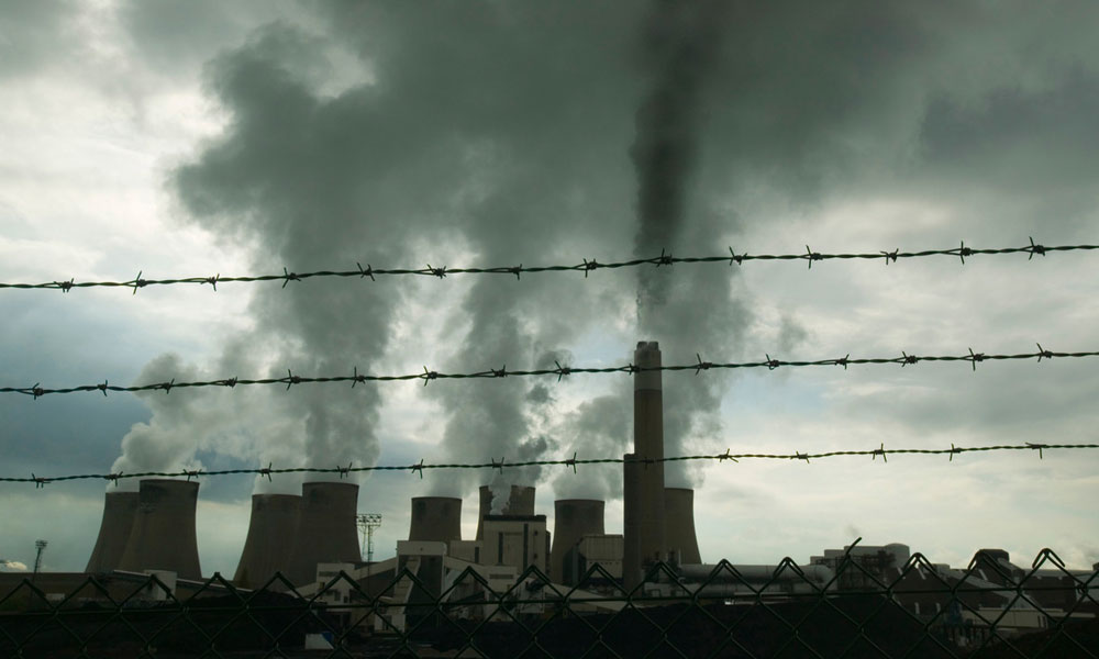 A large coal power station in the UK with barbed wire in the foreground © Global Warming Images / WWF