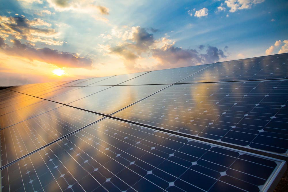 Solar panel with sunset background © Shutterstock / foxbat / WWF